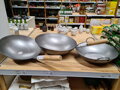 Pánev Wok 35,5 cm s plochým dnem